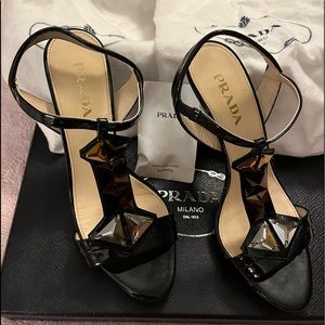 Stunning Prada “like new” pumps